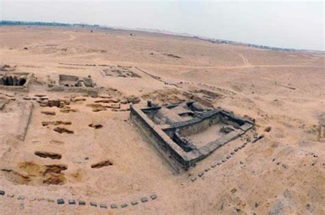 Fayum Oasis Katakombu Çöküşü: 6. Yüzyıl Mısır'ında Hıristiyanlığın Yayılımına ve Bizans İmparatorluğunun Güç Kaybına Yol Açan Bir Olay