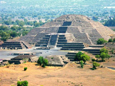  Teotihuacan Şehri'nin Yükselişi: Klasik Maya Uygarlığı ve Teotihuacan İmparatorluğu'nun Etkileşimi